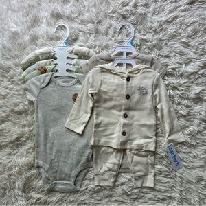 Carter's Outfit/Bodysuits Bundle New With Tags Size 6 Months